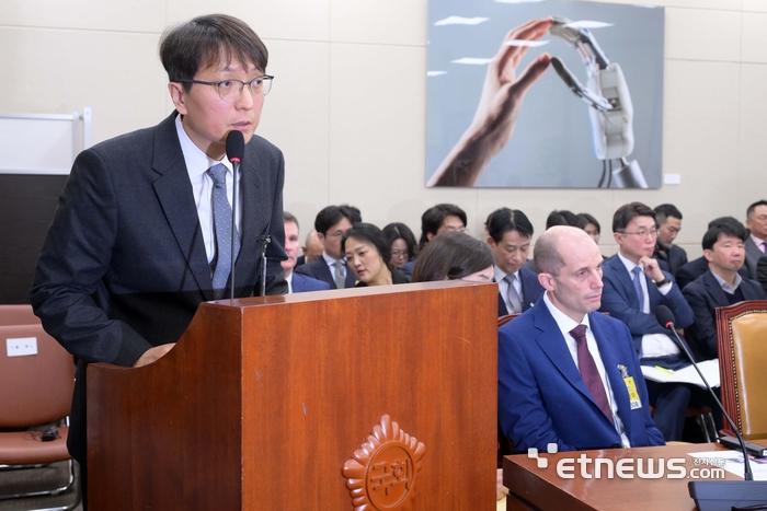 [포토] 쿠팡 청문회 출석한 박대준 전 쿠팡 대표