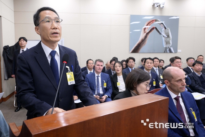 [포토] 쿠팡청문회에서 증언하는 유재성 경찰청장 직무대행