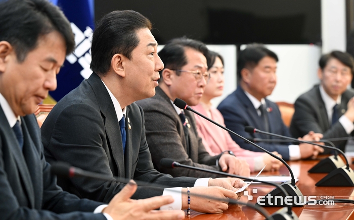 [포토] 사퇴의사 밝히는 김병기