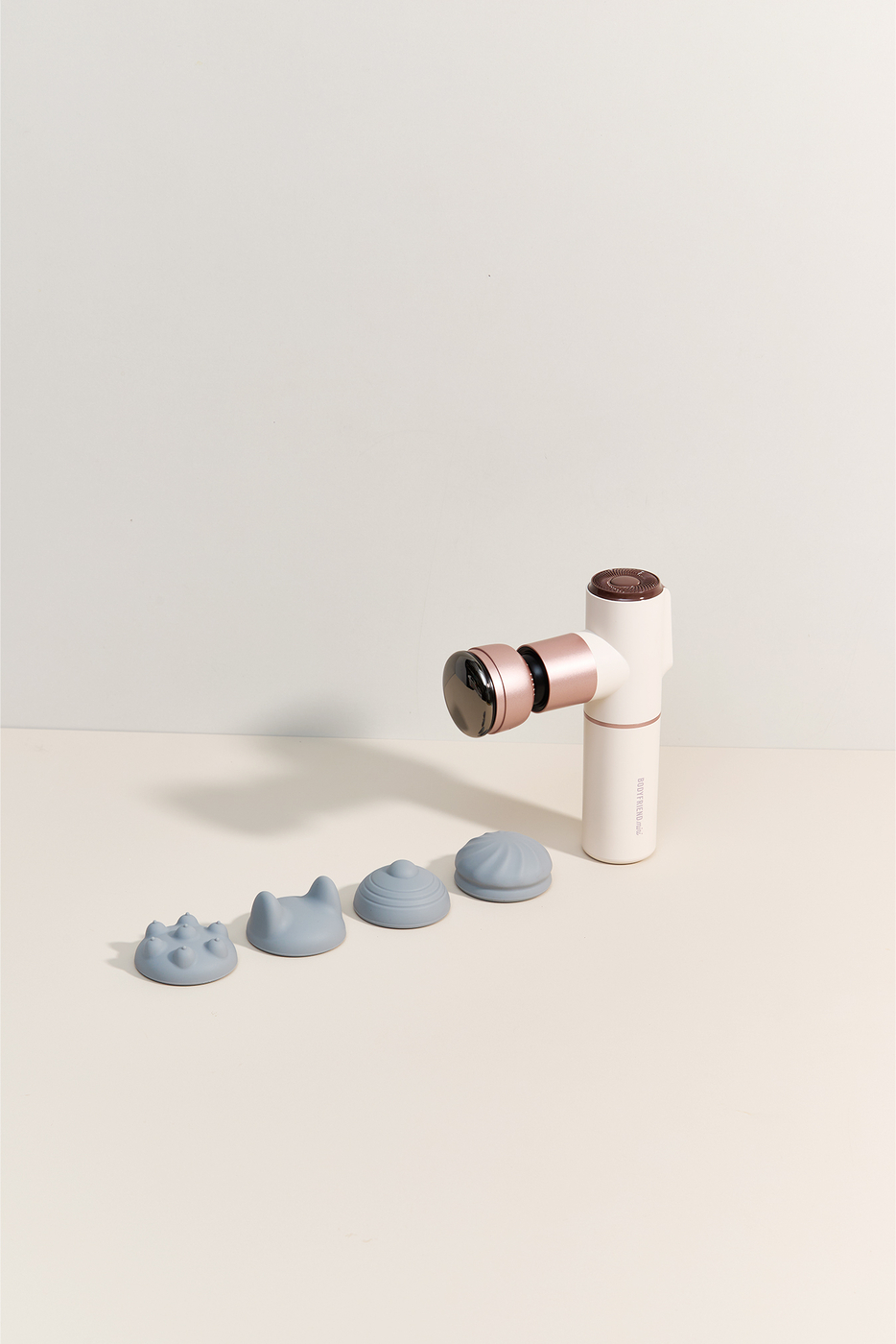 바디프랜드 mini 냉온 마사지건.