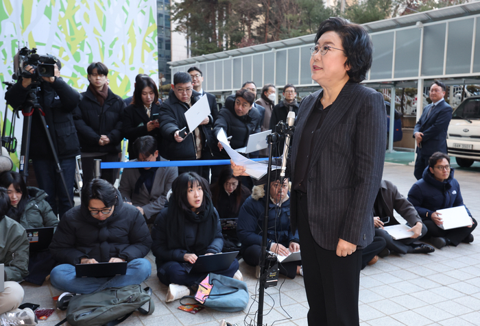 이혜훈 기획예산처 장관 후보자가 30일 오전 서울 중구 예금보험공사에 마련된 인사청문회 준비 사무실로 출근하며 과거 탄핵 반대에 대한 언행에 사과하고 있다.  연합뉴스