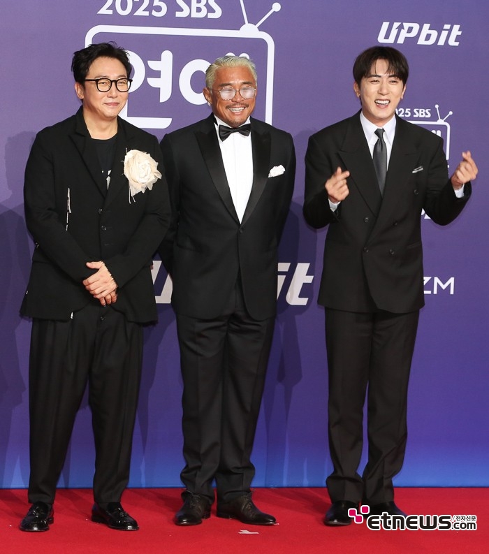 [ET포토] 탁재훈-추성훈-김원훈, '사이좋게 마이턴'