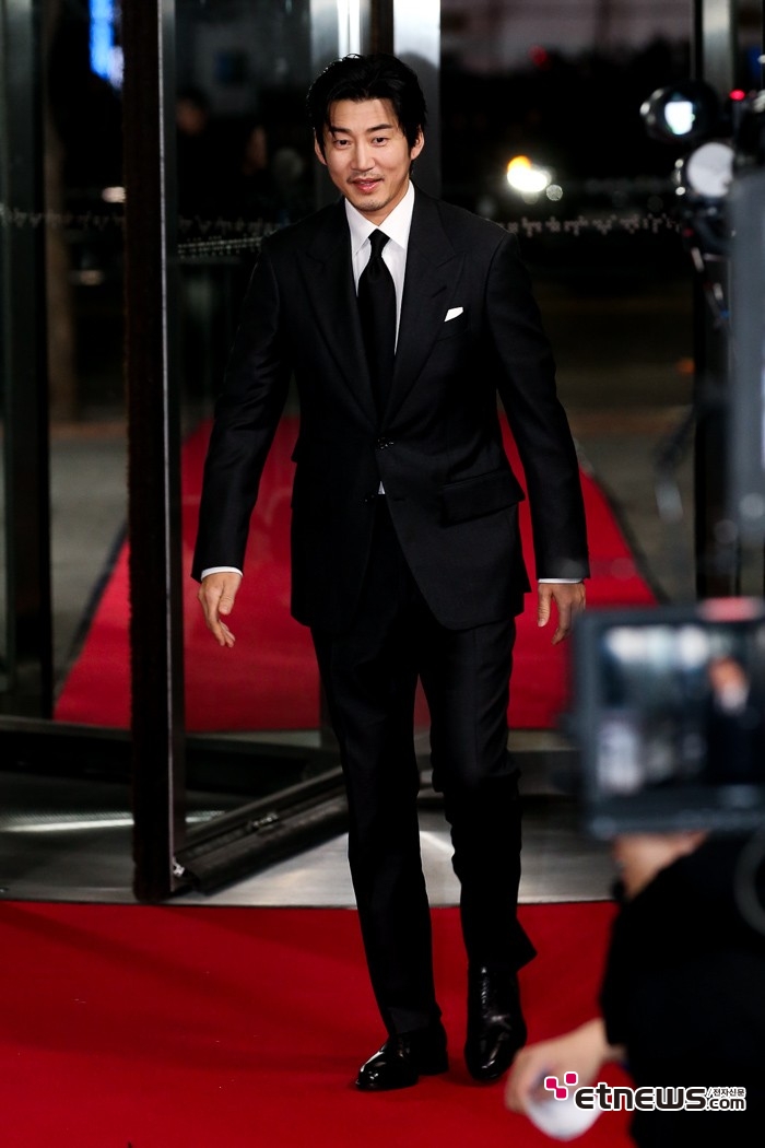 [ET포토] 윤계상, '끝내주는 수트핏'