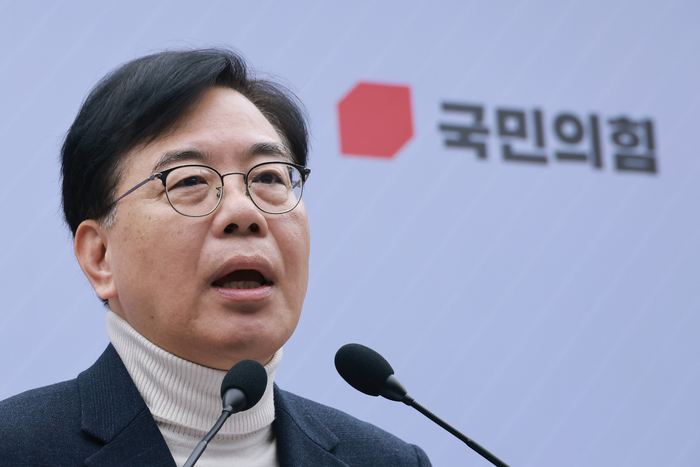국민의힘 송언석 원내대표가 31일 서울 여의도 국민의힘 중앙당사에서 열린 사무처 당직자 종무식에 참석해 인사말하고 있다. 연합뉴스