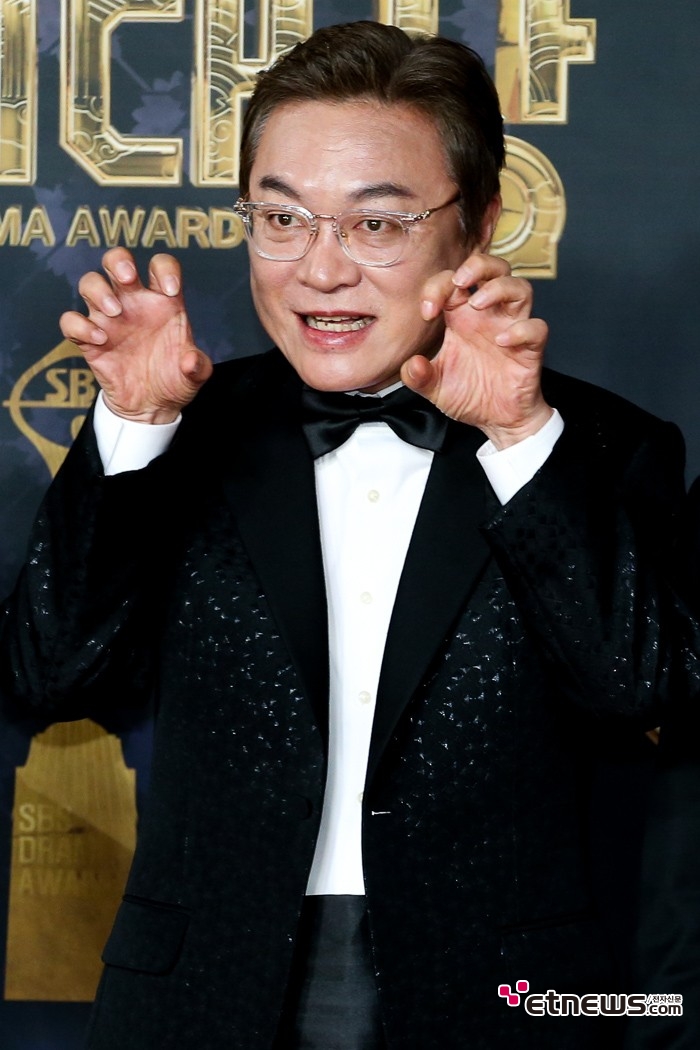 [ET포토] 김의성, '베스트 퍼포먼스상 수상'