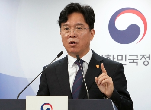 김영훈 고용노동부 장관. [자료:고용노동부]