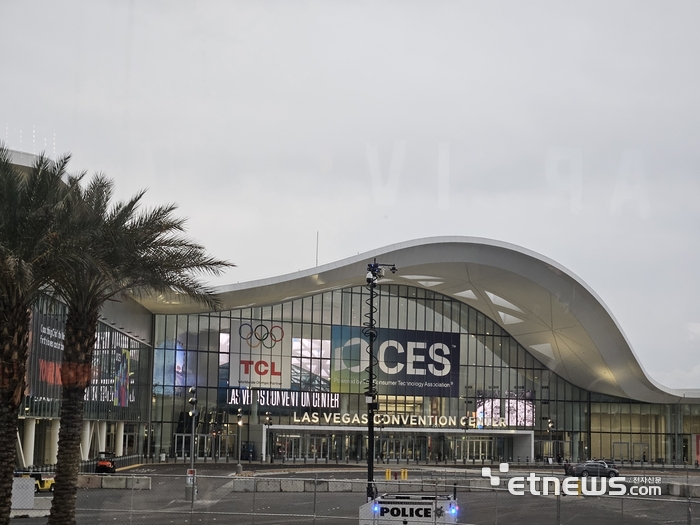 CES 2026을 앞둔 LVCC 센트럴홀 입구 전경. 공사를 마치고 새단장을 끝낸 모습이다. (사진=배옥진)