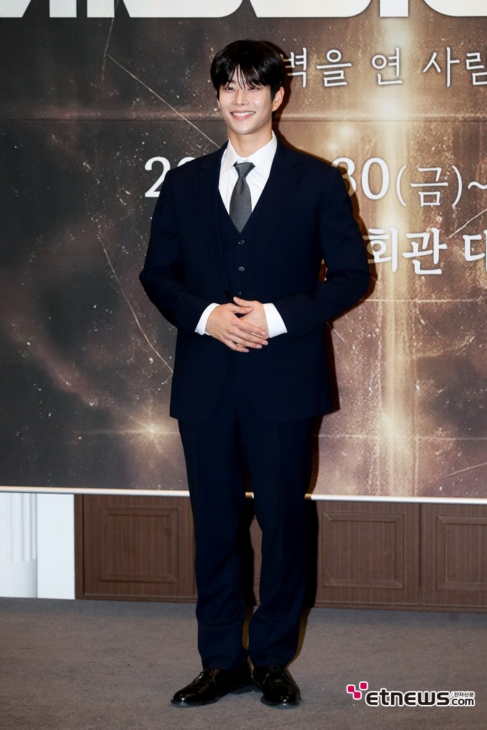 [ET포토] 아스트로 MJ, '깔끔한 수트 패션'