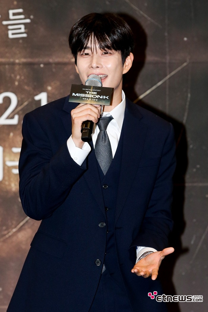 [ET포토] 아스트로 MJ, '가사만큼 따뜻한 열창'