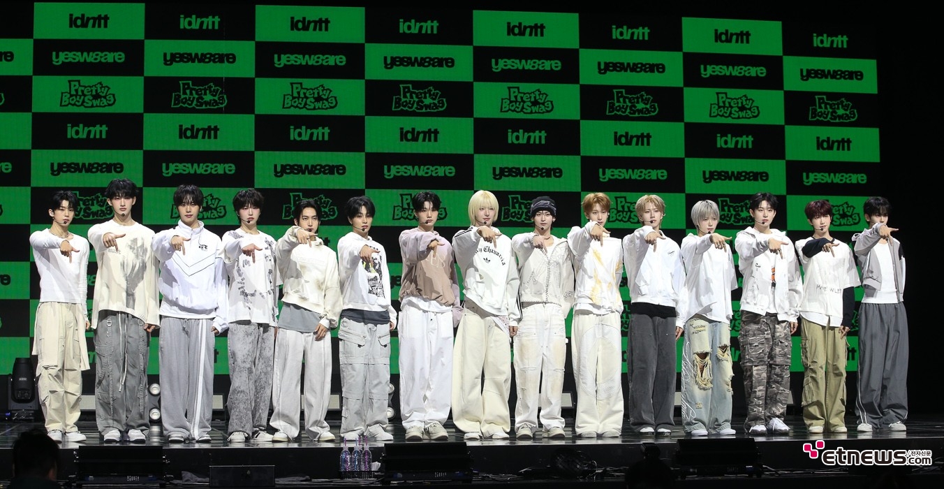 [ET포토] 아이덴티티, '새로 선보이는 15인의 비주얼'