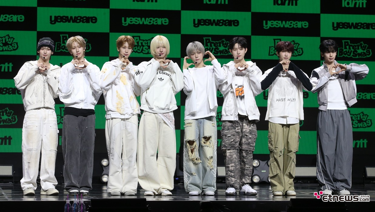 [ET포토] 아이덴티티 새유닛 yesweare