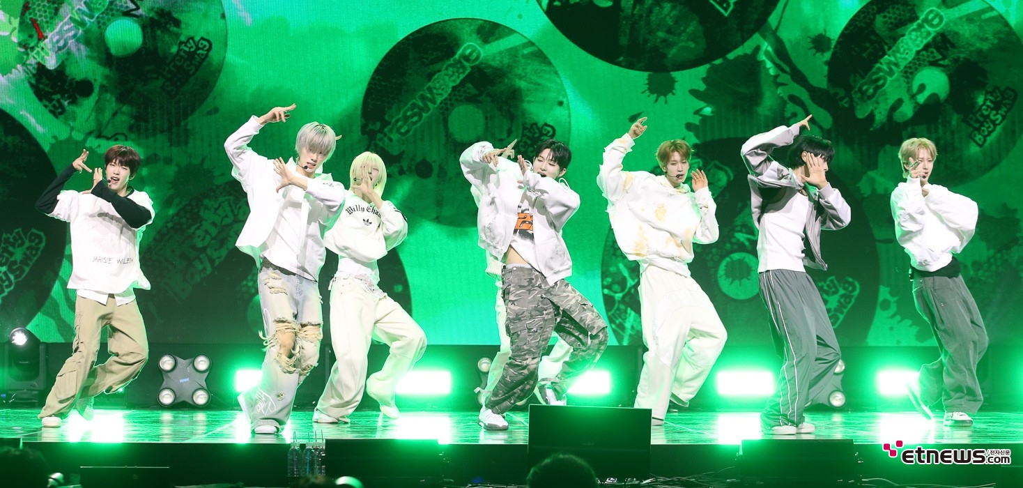 [ET포토] 아이덴티티, '폼나게~'