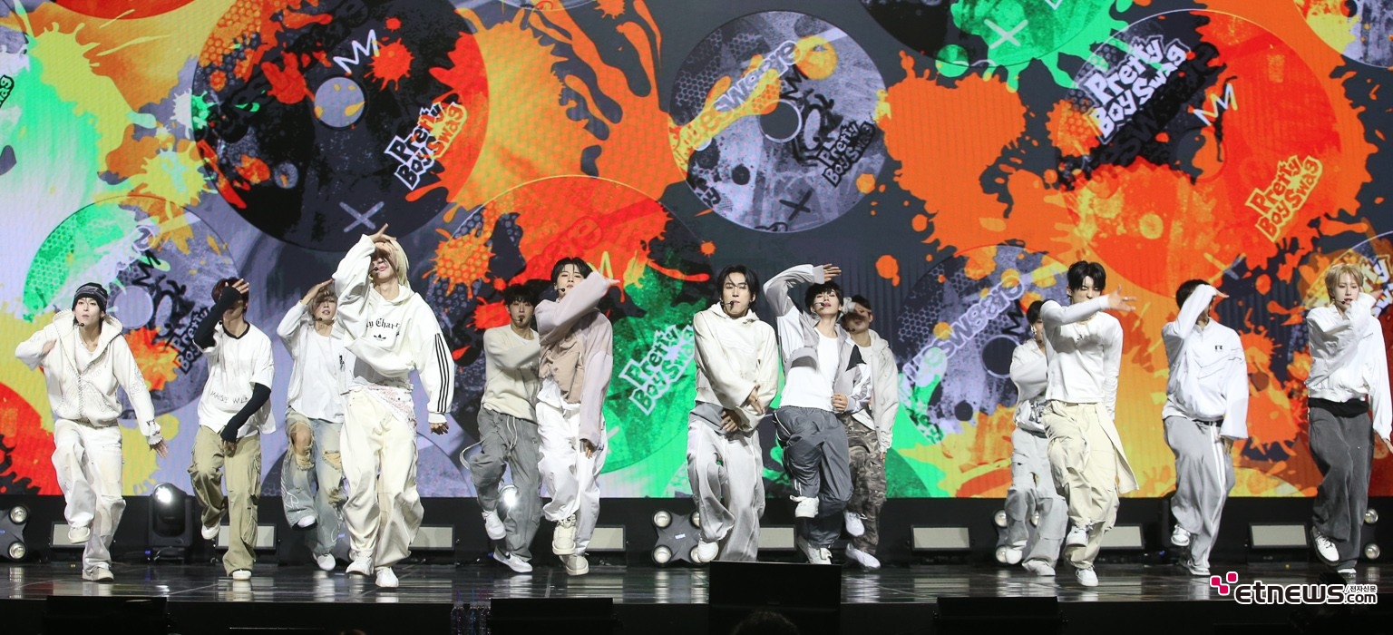 [ET포토] 아이덴티티, '저돌적으로'