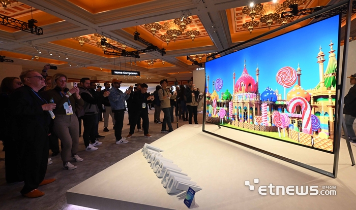 [포토] 130형 마이크로RGB TV 공개한 삼성전자
