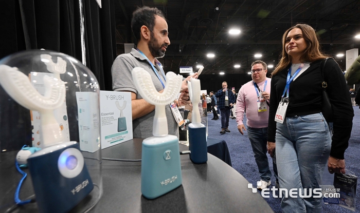 [포토] 20초 만에 이 닦아주는 Y브러쉬