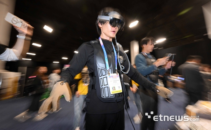 [포토] 택슈트-택글러브로 더욱 실감나게