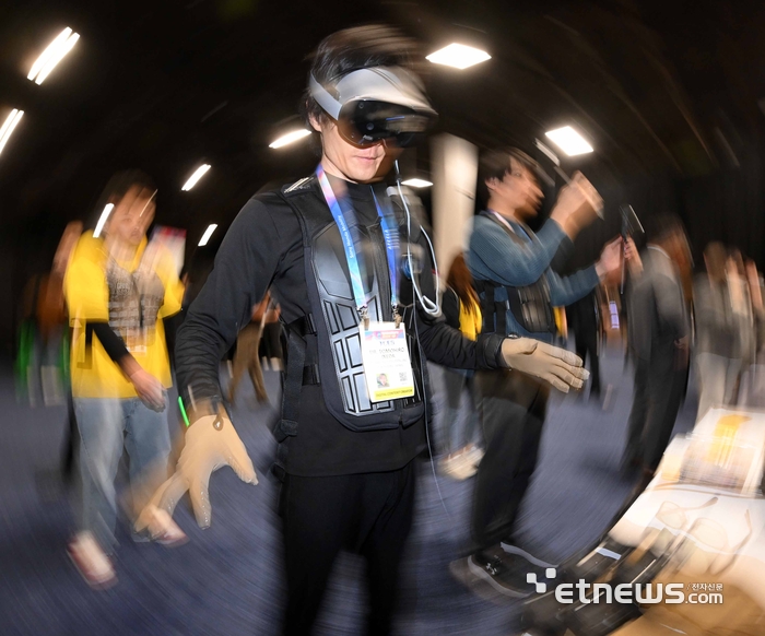 [포토] 택슈트-택글러브로 더욱 실감나게