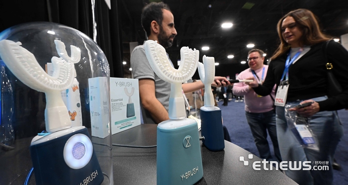 [포토] 20초 만에 이 닦아주는 Y브러쉬