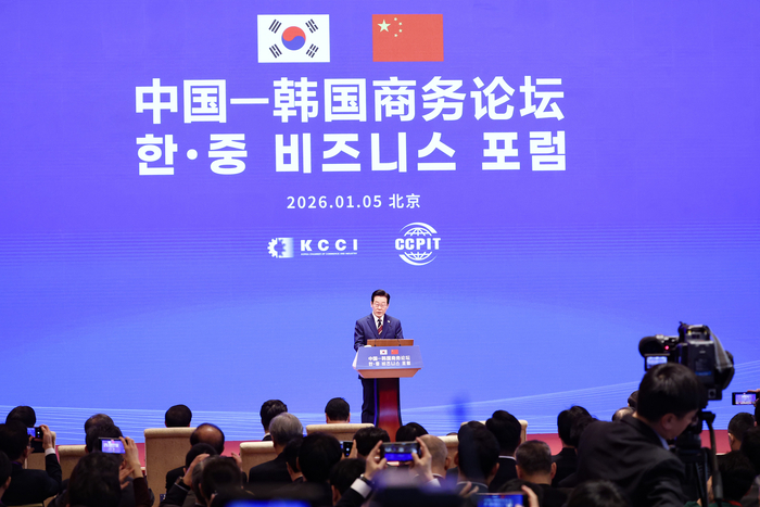 중국을 국빈방문 중인 이재명 대통령이 5일 베이징 조어대에서 열린 한·중 비즈니스 포럼에서 발언하고 있다. 연합뉴스