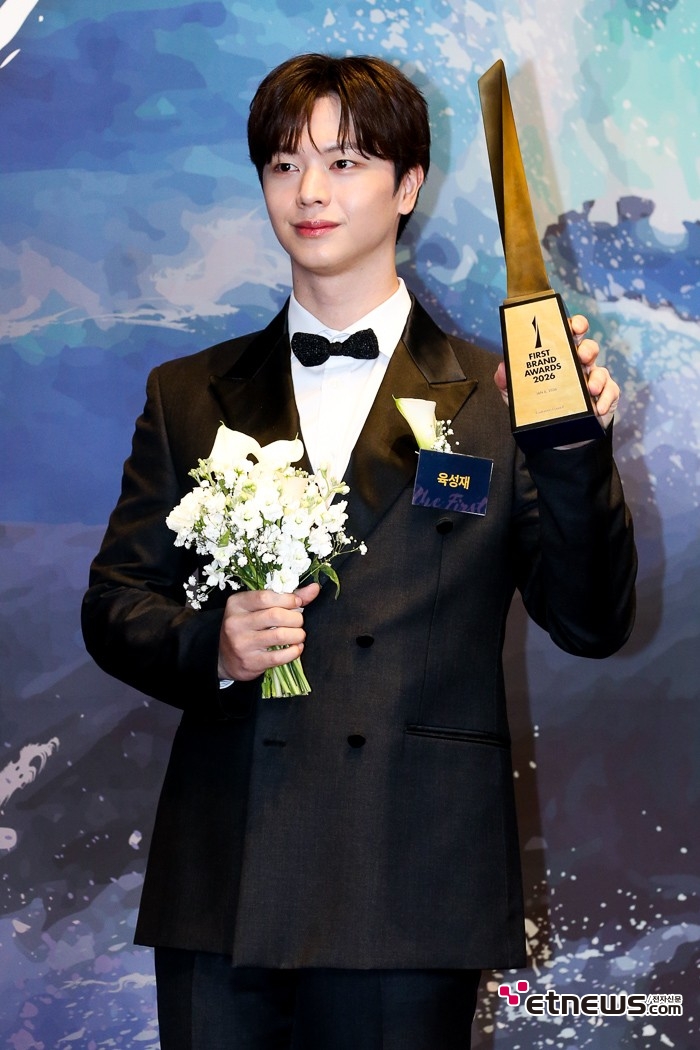 [ET포토] 육성재, '남자 배우 드라마 부문 수상'