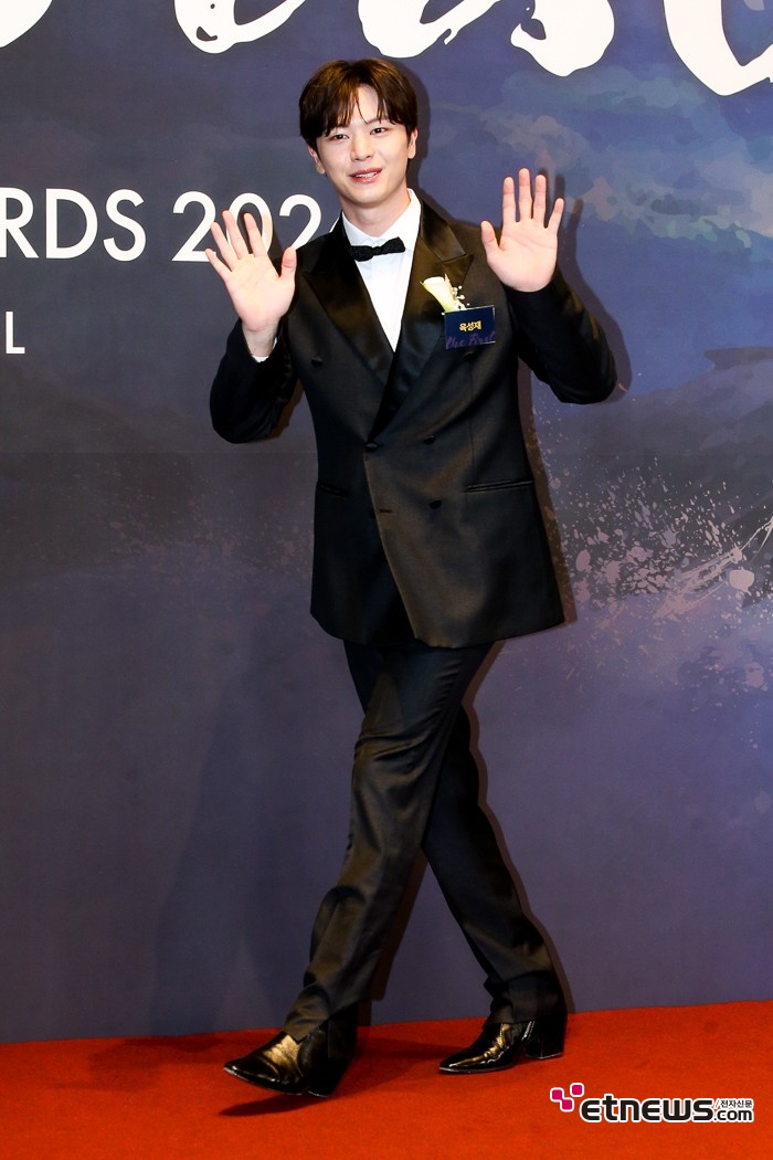 [ET포토] 육성재, '우아한 인사'