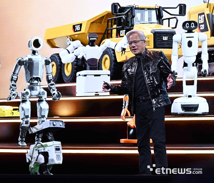 [포토] 루빈 GPU 소개하는 젠슨 황