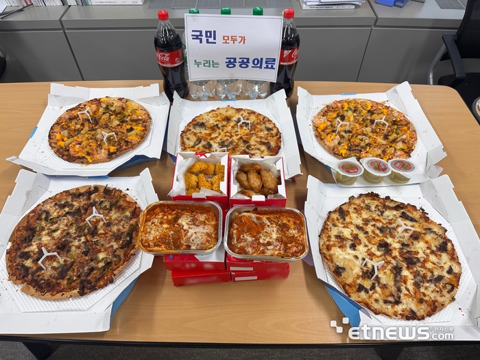 복지부에 피자 배달…대통령 공공의료 실무진 격려