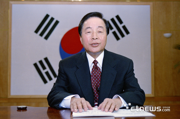 김영삼 대통령이 1993년 3월 19일 오전 청와대에서 '신경제로 새로운 도약을'이라는 제목의 특별담화를 발표하고 있다. 〈국가기록원 제공〉