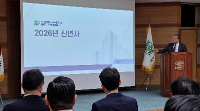 유제만 신풍제약 대표가 5일 서울 강남구 신풍제약 본사에서 열린 2026 시무식에서 발언했다.(사진=신풍제약)