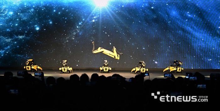 [포토] 공중돌기하는 로봇개 스팟