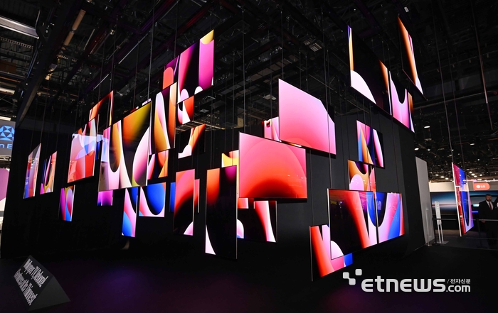 [포토] 입구 부터 시선 사로잡는 LG전자 초대형