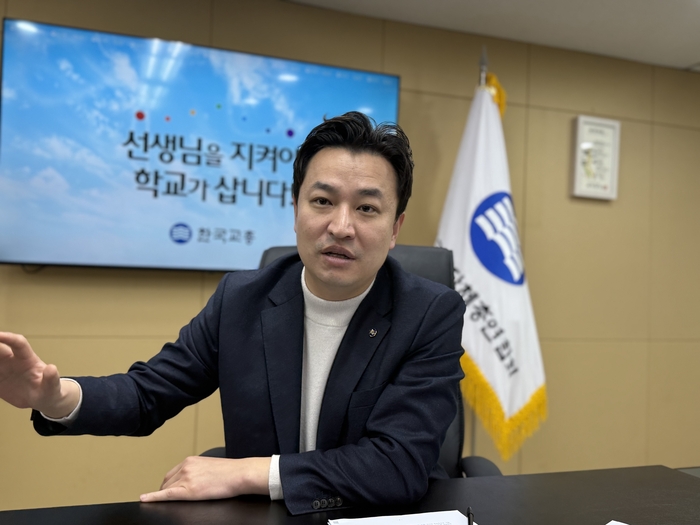 강주호 교총 회장은 교총의 가장 시급한 현안으로 '악성 민원 맞고소제'를 꼽았다. (사진=이지희 기자)