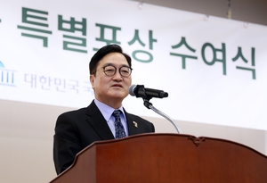 우원식 국회의장이 6일 오전 국회도서관에서 열린 '12.3 비상계엄 해제 유공 특별포상 2차 수여식'에서 인사말하고 있다.(사진=국회의장실)