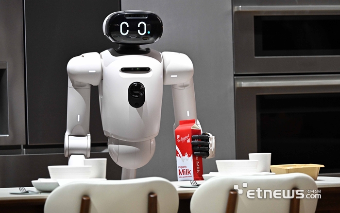 [포토] LG 클로이드가 음식 준비해드려요