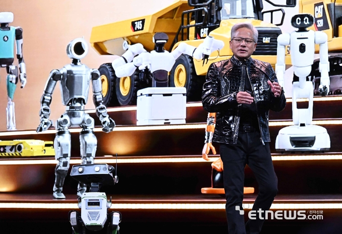 [포토] 루빈 GPU 소개하는 젠슨 황