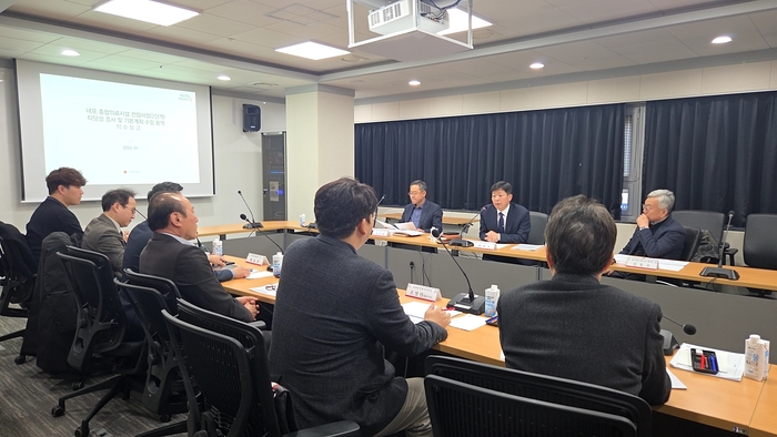 충남도는 6일 박정주 행정부지사(사진 정면 가운데) 등 20여 명이 참석한 가운데 '내포 종합의료시설 2단계 건립사업 타당성 조사와 기본계획 수립 용역 착수보고회'를 개최했다.