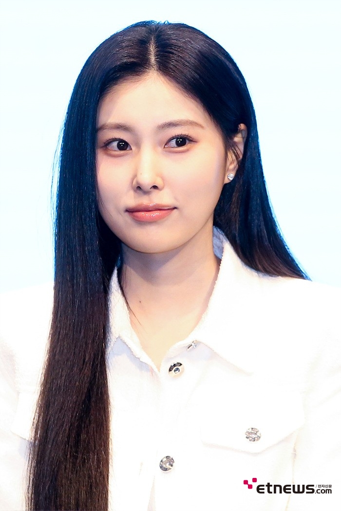 [ET포토] 강혜원, '판타지 찢고 나온 미모'