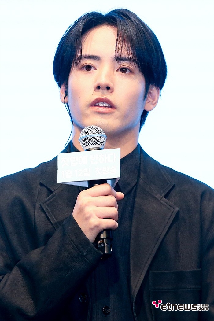 [ET포토] 아카소 에이지, '미소년 눈빛'