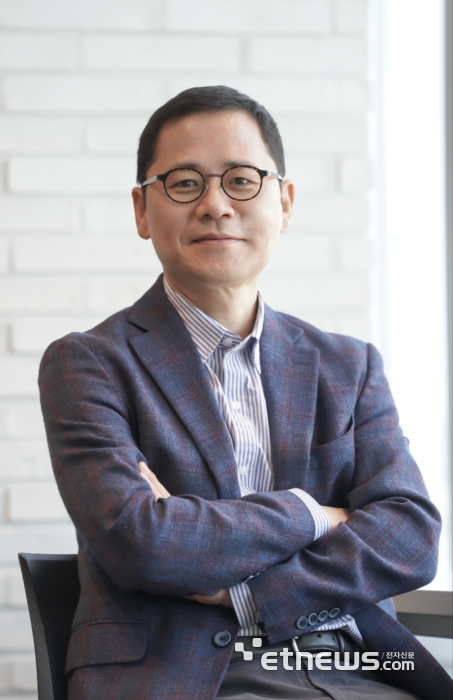 변형균 작가(퓨처웨이브 대표)