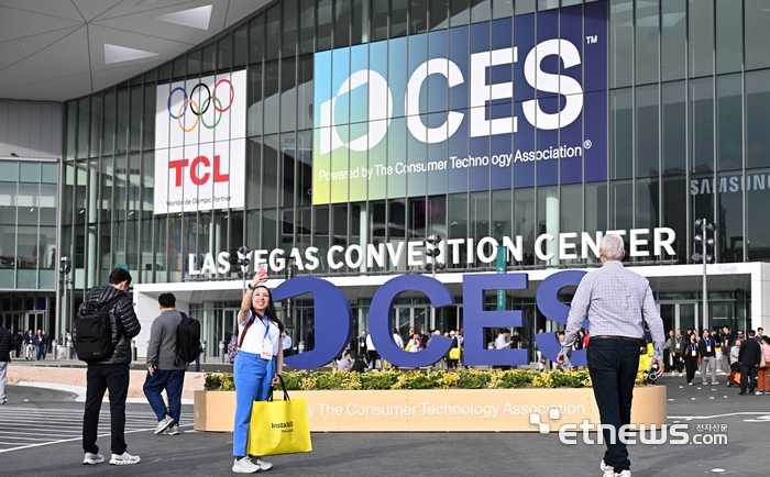 KT 사외이사 CES 참관...내부선 눈총