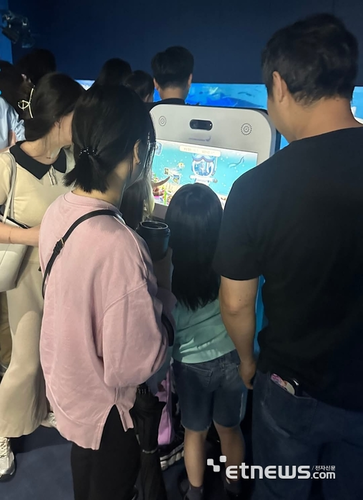 잠실 롯데월드 아쿠아리움에 설치된 플레이 보라. [사진=오썸피아 제공]