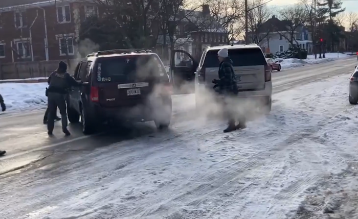 7일(현지시간) 미국 미네소타주 미니애폴리스에서 발생한 이민 단속 총격 사건. 사진=Caitlin Callenson/ nyt 캡처