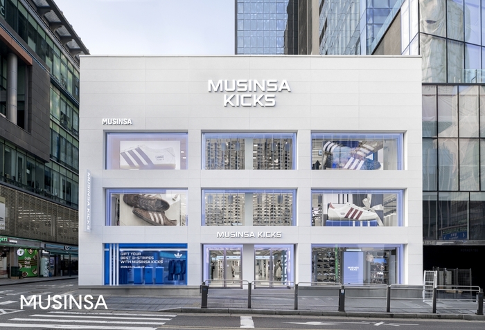 무신사 킥스 홍대 매장 외관