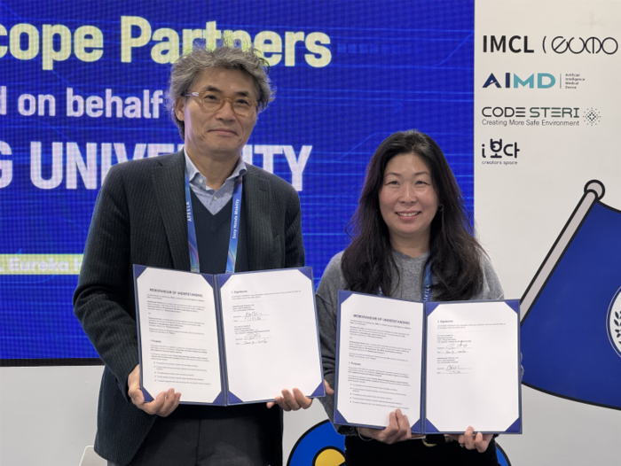 한양대학교는 지난 7일(현지 시각), 세계 최대 IT·기술 전시회인 CES 2026가 열리고 있는 미국 네바다주 라스베이거스 현장에서 글로벌 액셀러레이터 엘피스 랩스(Elpis Labs·뉴욕)와 칼레이도스코프 파트너스(Kaleidoscope Partners·시애틀)와 각각 업무협약(MOU)을 체결했다.