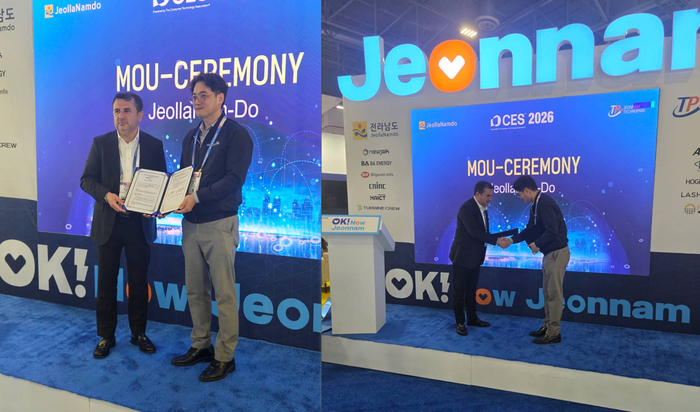 홍성호 호그린에어 대표(오른쪽)가 'CES 2026'에서 휘세인 첼릭 헤스 홀딩 이사회 의장과 수소연료전지 기반 기술을 중심으로 한 글로벌 수소사업 협력 전반을 주요 내용으로 업무협약을 체결했다.