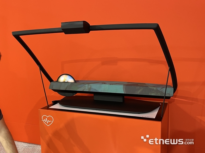 아우모비오 CES 2026 부스에 전시된 서피스 프로젝션. 라스베이거스=정치연 기자