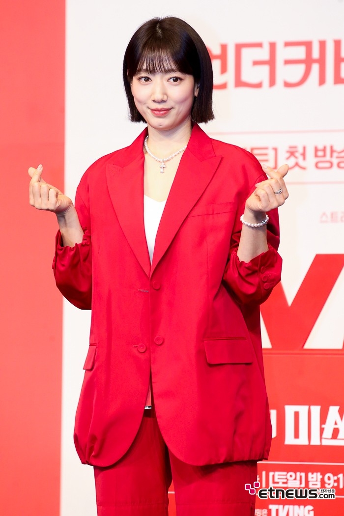 [ET포토] 박신혜, '레드가 어울리는 미쓰홍'