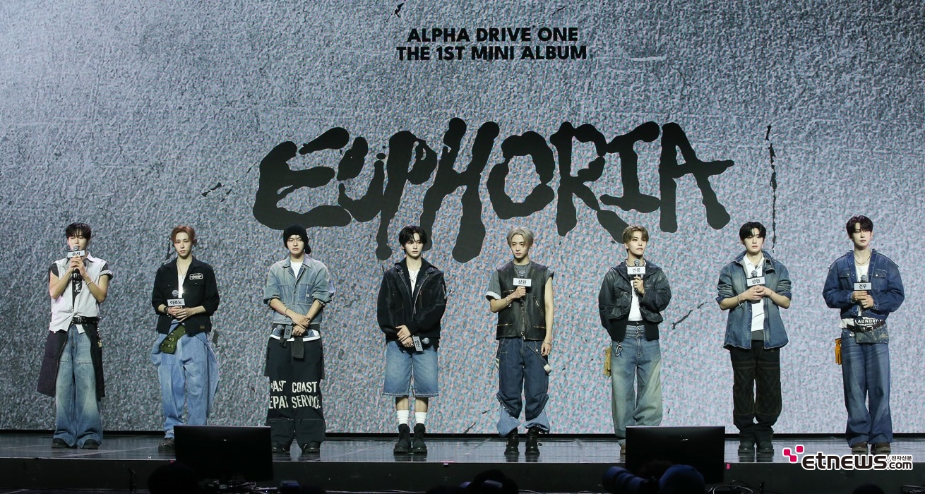 [ET포토] 알파드라이브원, '2026년을 여는 데뷔 그룹'