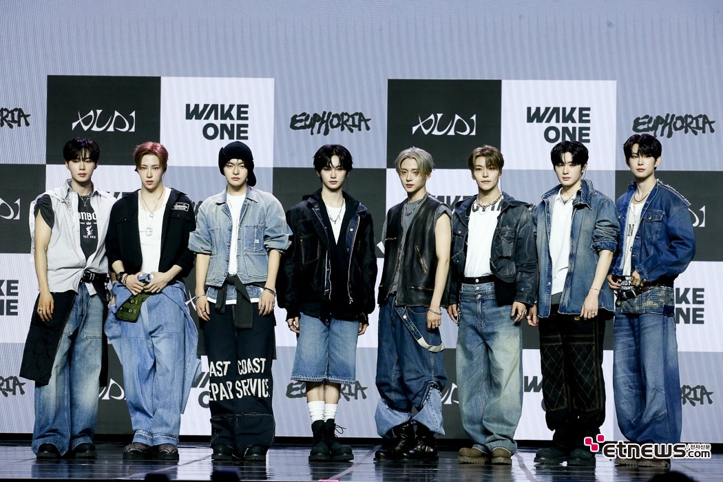 [ET포토] 알파드라이브원, '계약기간은 5년~안정적인 활동 기대'