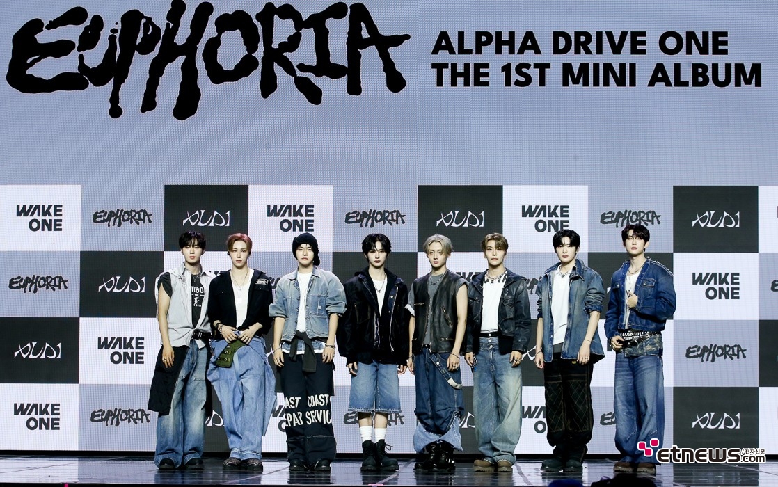 [ET포토] 알파드라이브원, '희열의 순간을 담은 앨범 유포리아 발표'